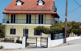 Villa Nefeli Λουτσα